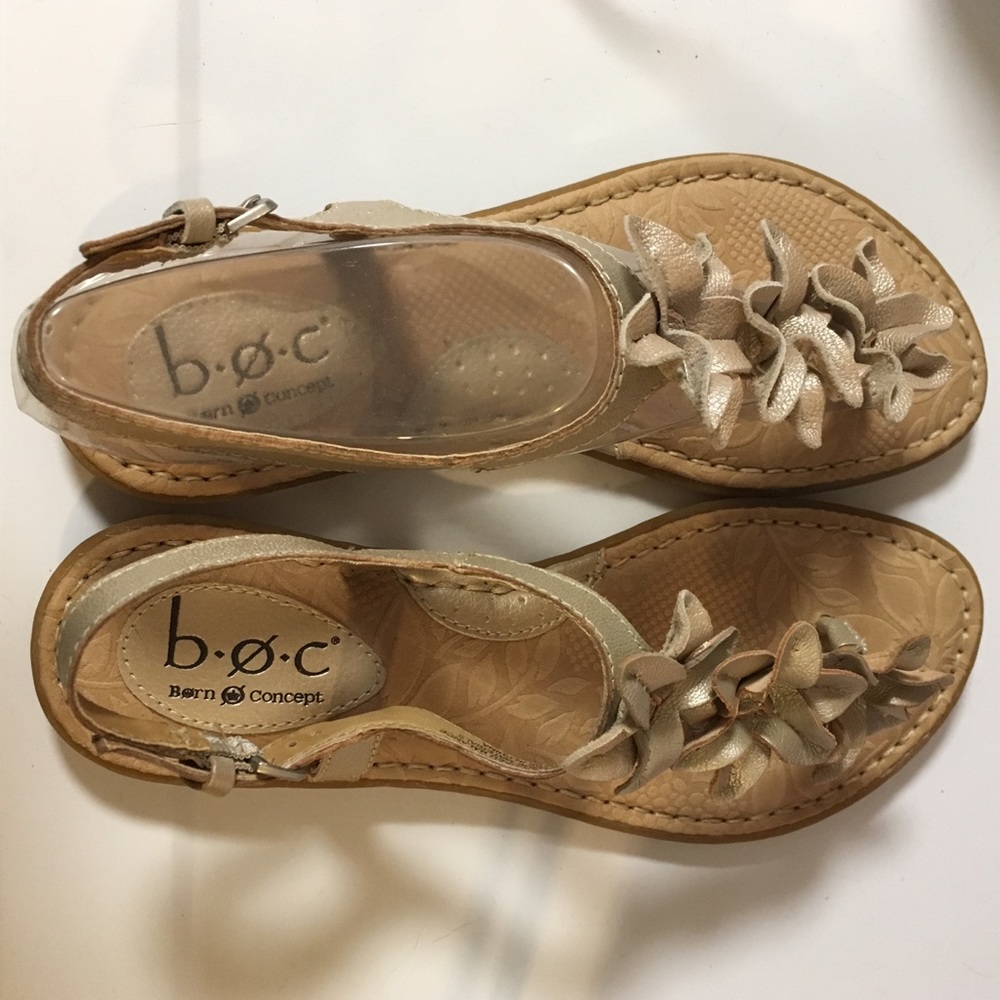 Women’s b.o.c. Larch Flower Sandal in Champagne, 7